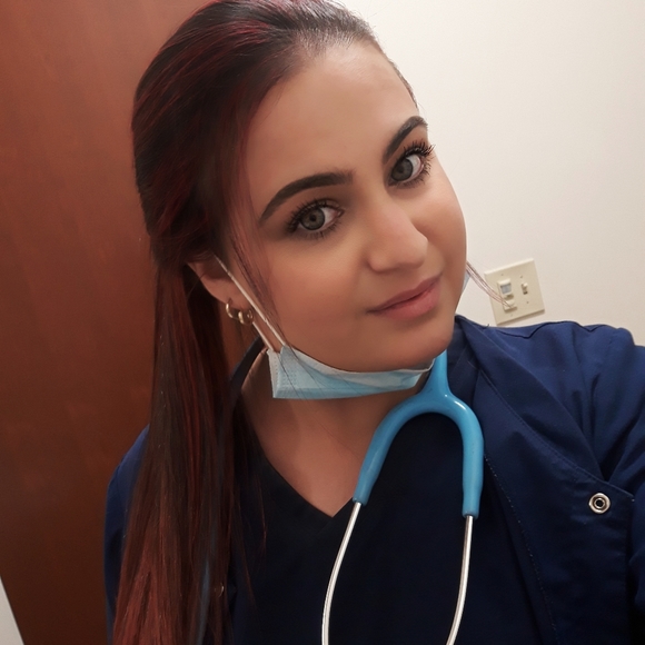 Meet your Posher, Carly - Picture 2 of 16